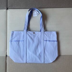 Lululemon Daily Multi-Pocket Tote Bag 20L - Serene Blue/Dusty Lilac